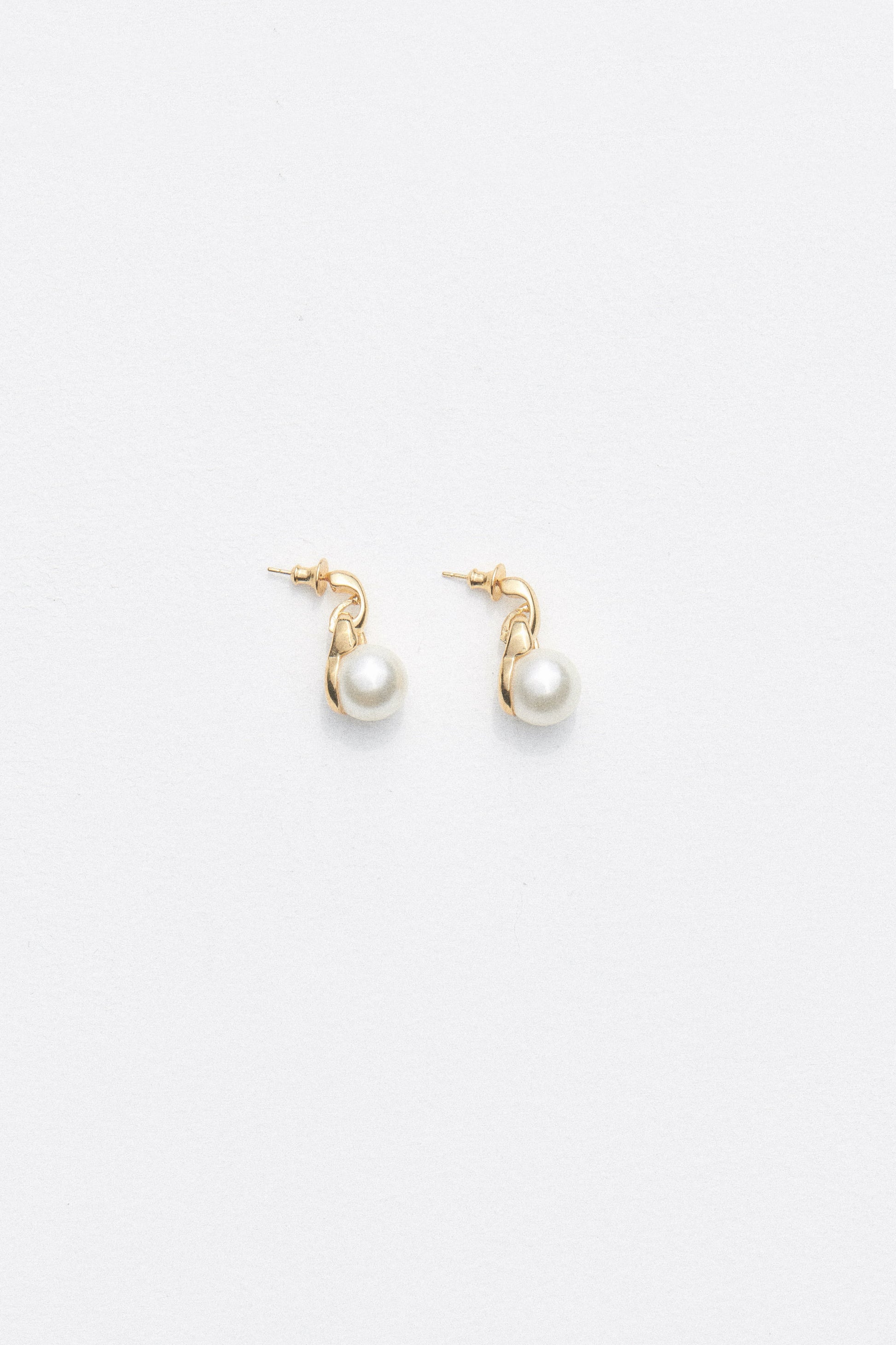EVERYDAY PEARL EARRINGS