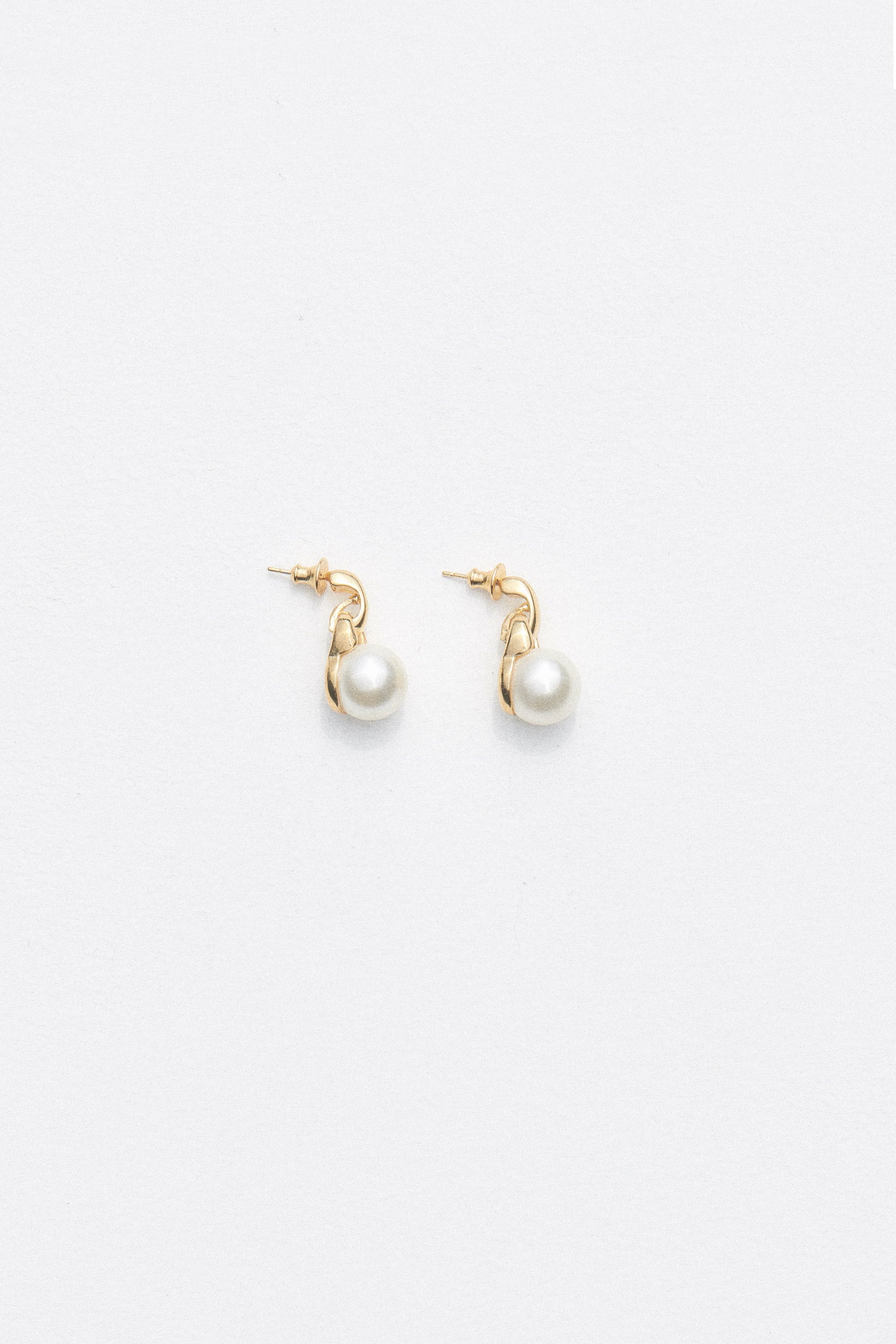 EVERYDAY PEARL EARRINGS