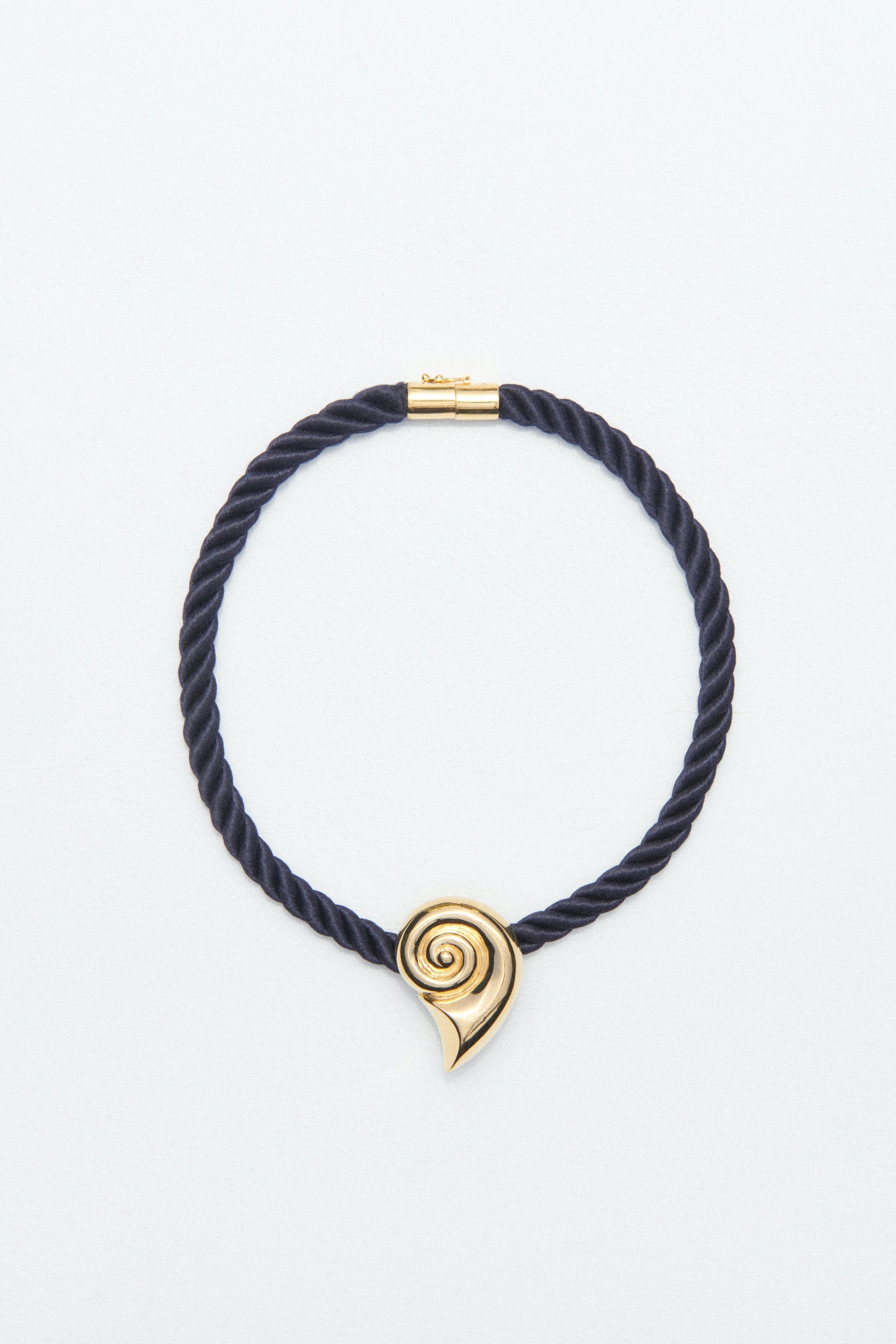 18K GOLD NAUTILUS COLLAR