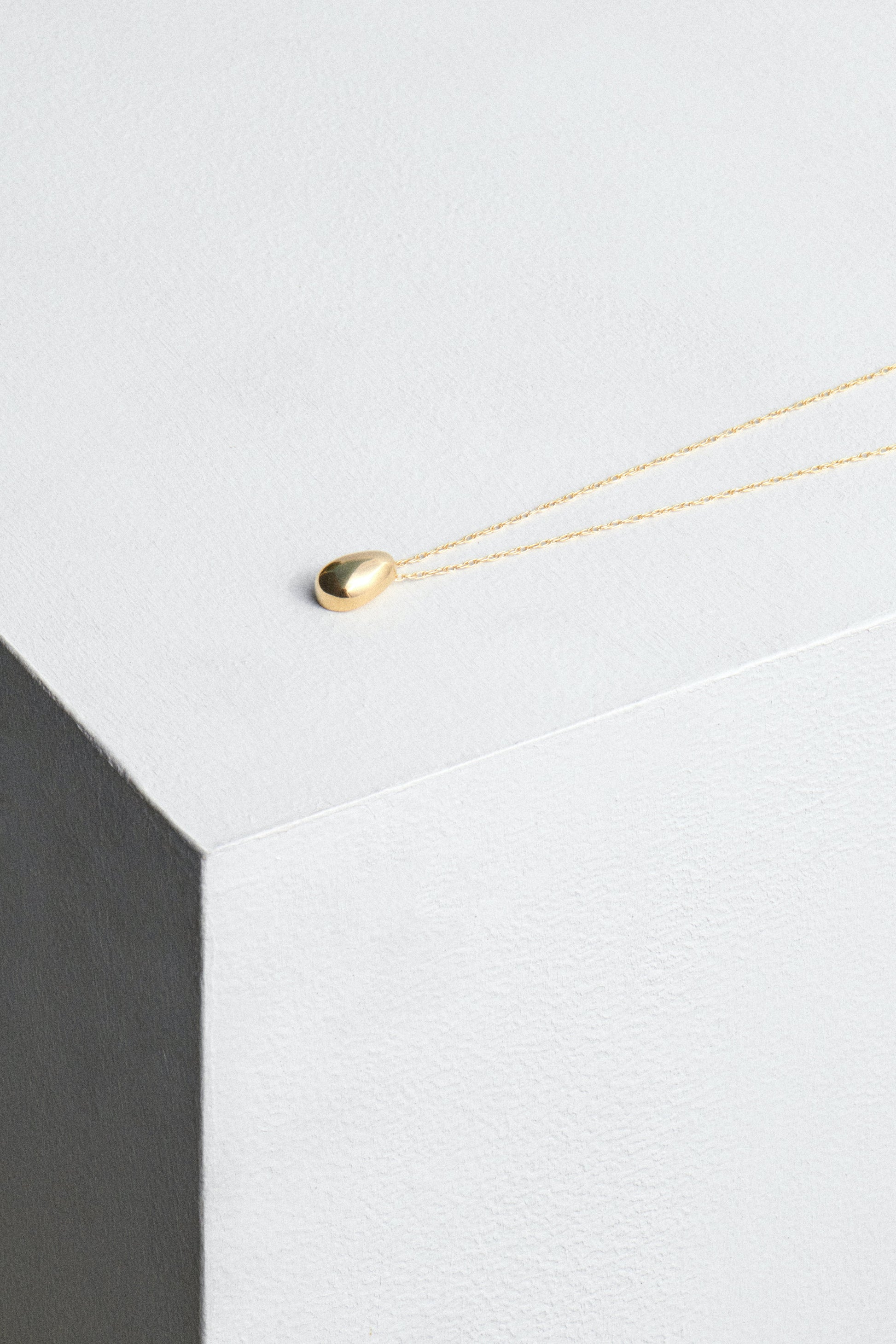 18K TINY EGG PENDANT