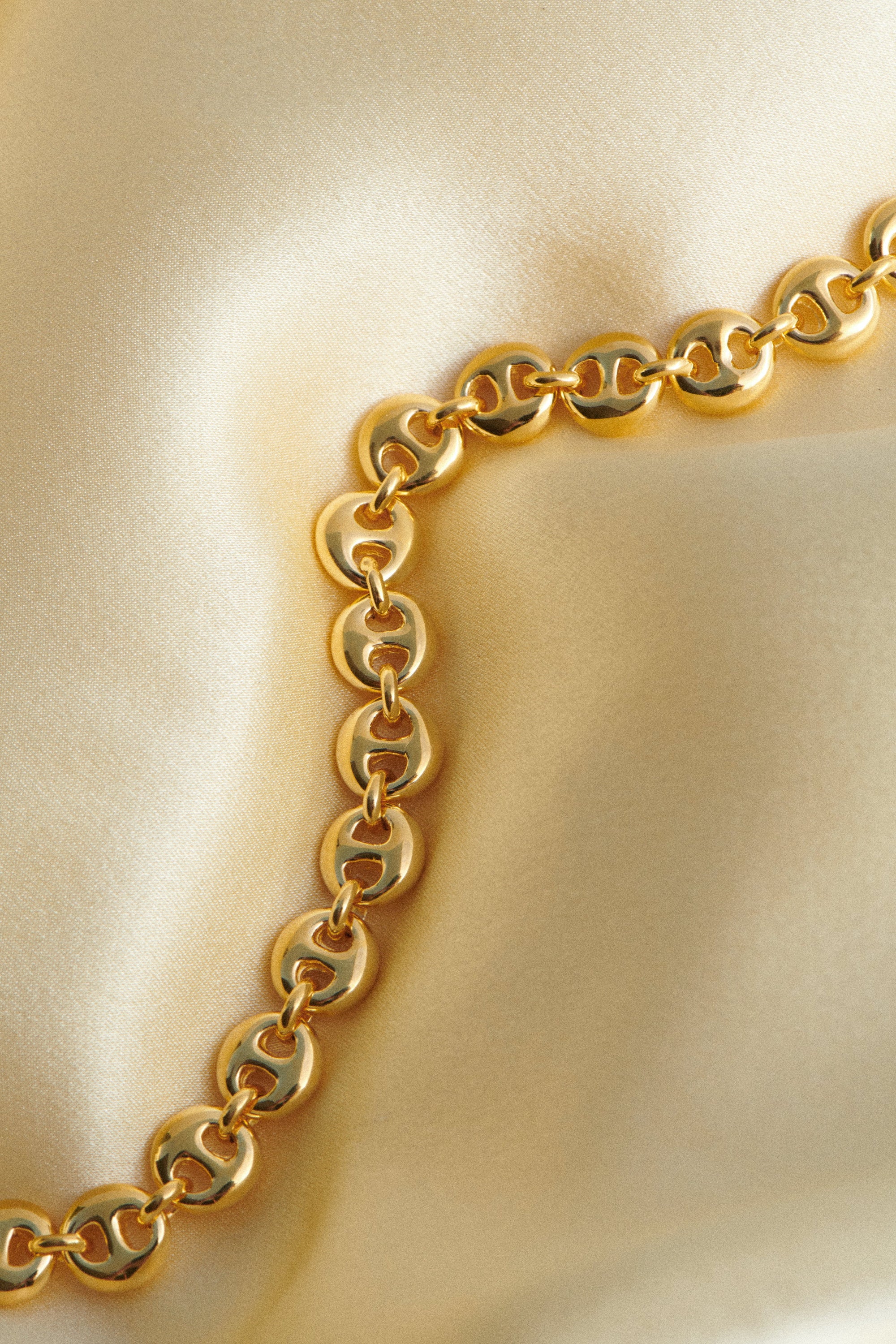 18K GOLD CIRCLE LINK NECKLACE