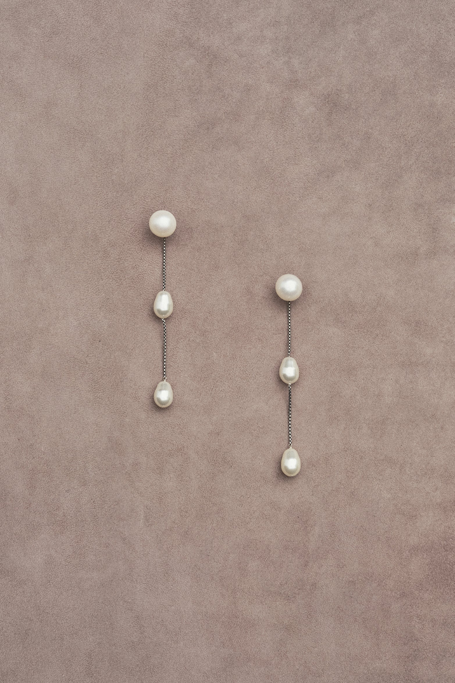 SMALL PEARL DROP EARRINGS