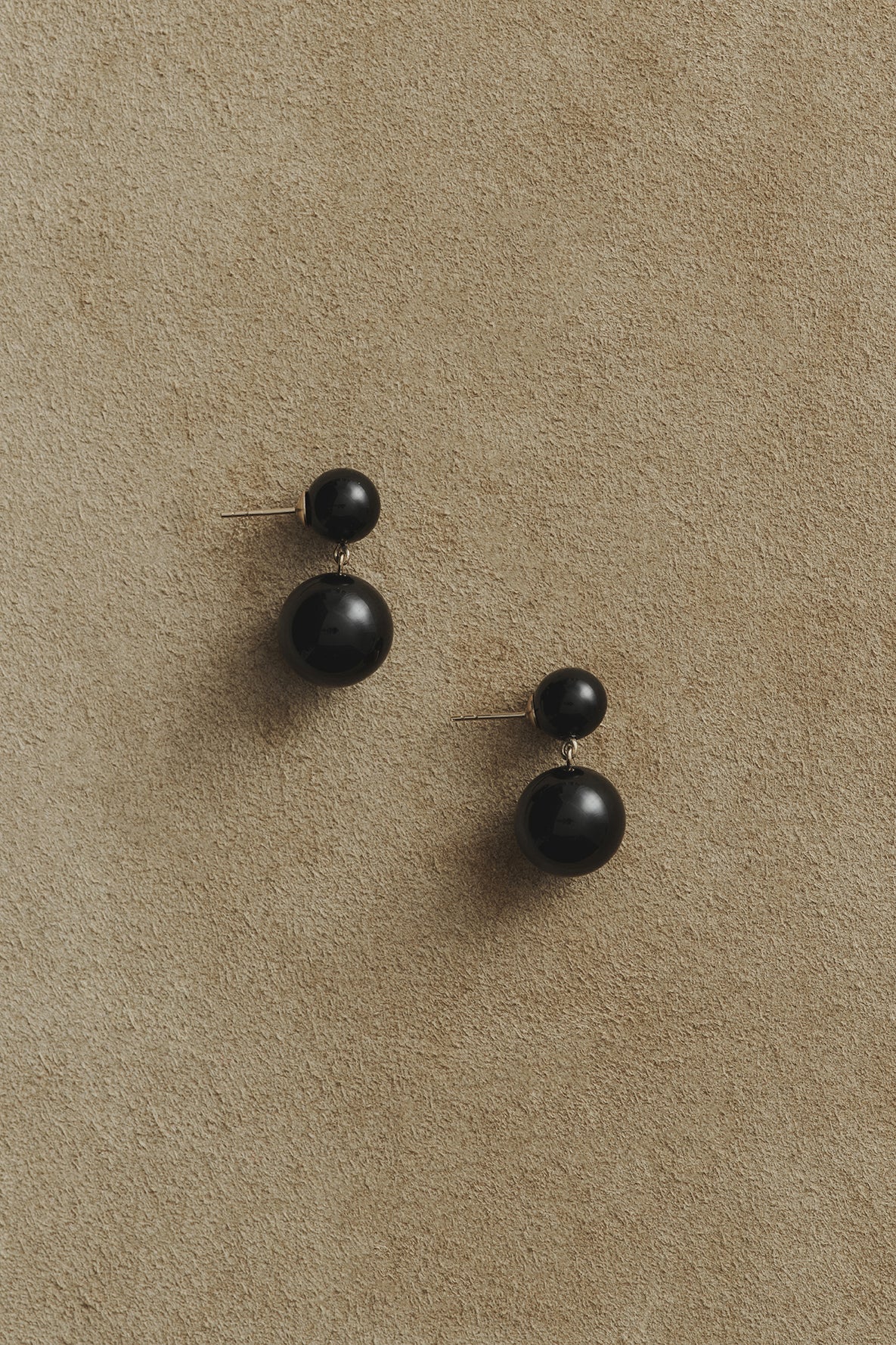 EVERYDAY BOULE EARRINGS IN ONYX