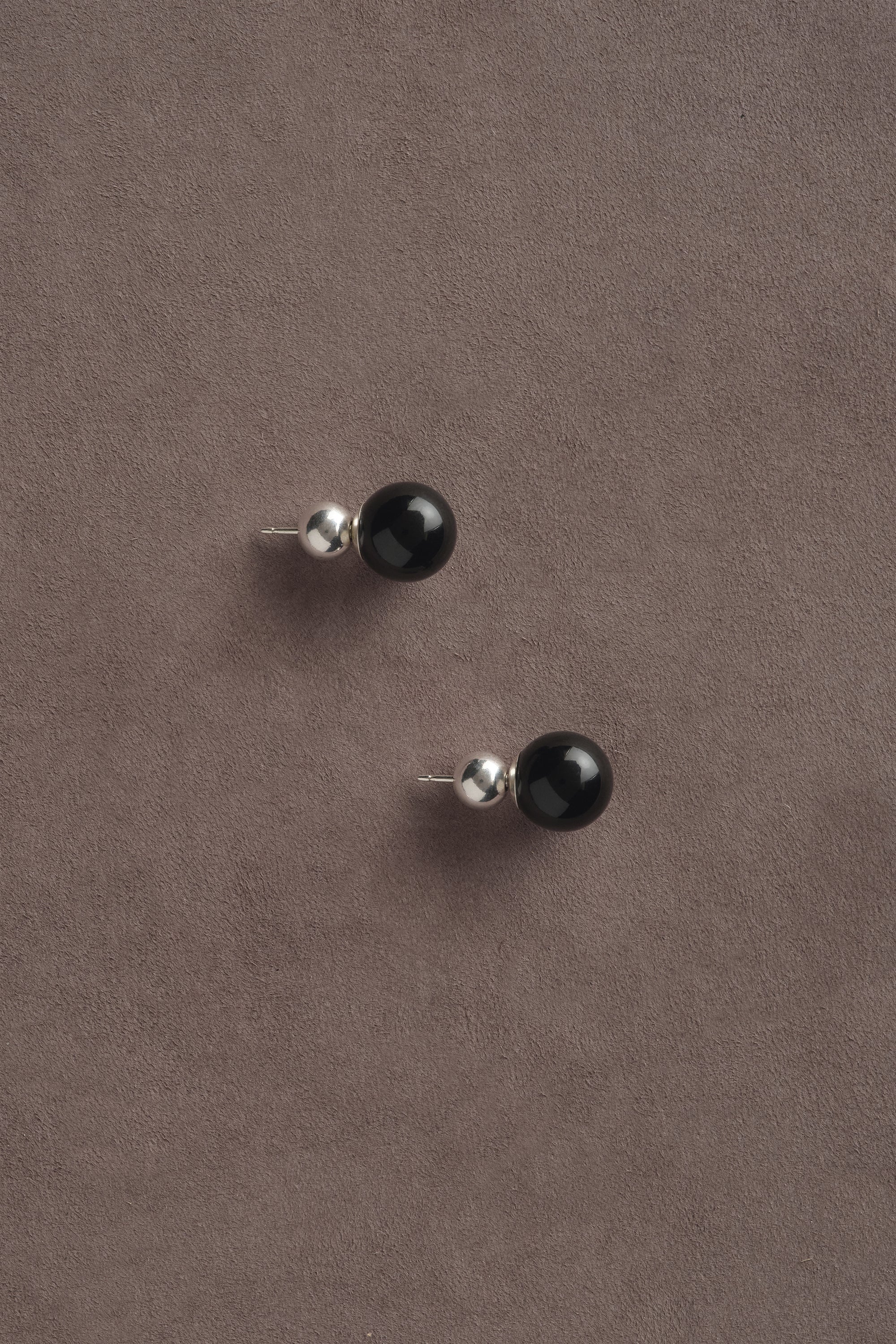 ONYX BOULE STUDS