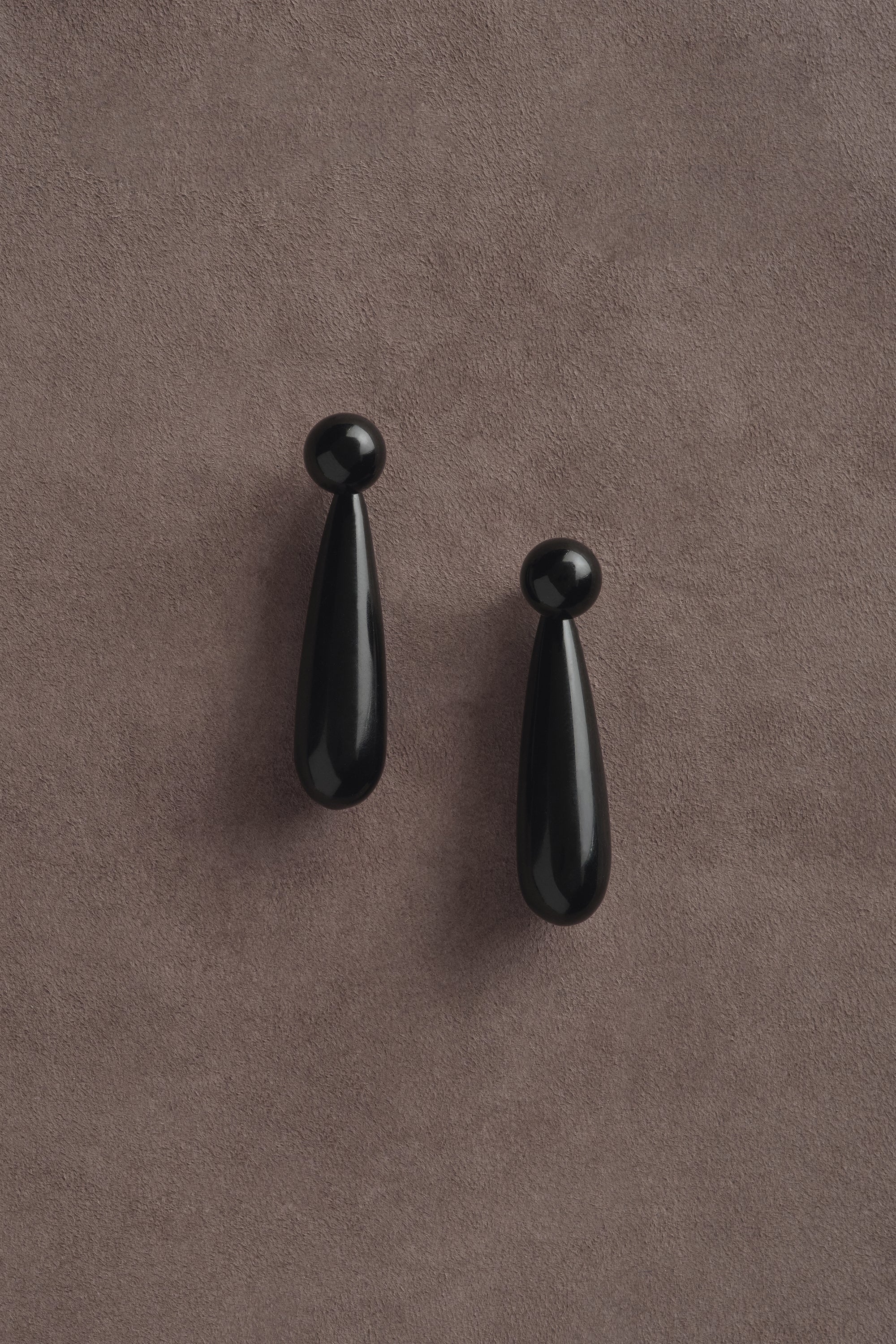 SMALL ANGELIKA EARRINGS IN ONYX