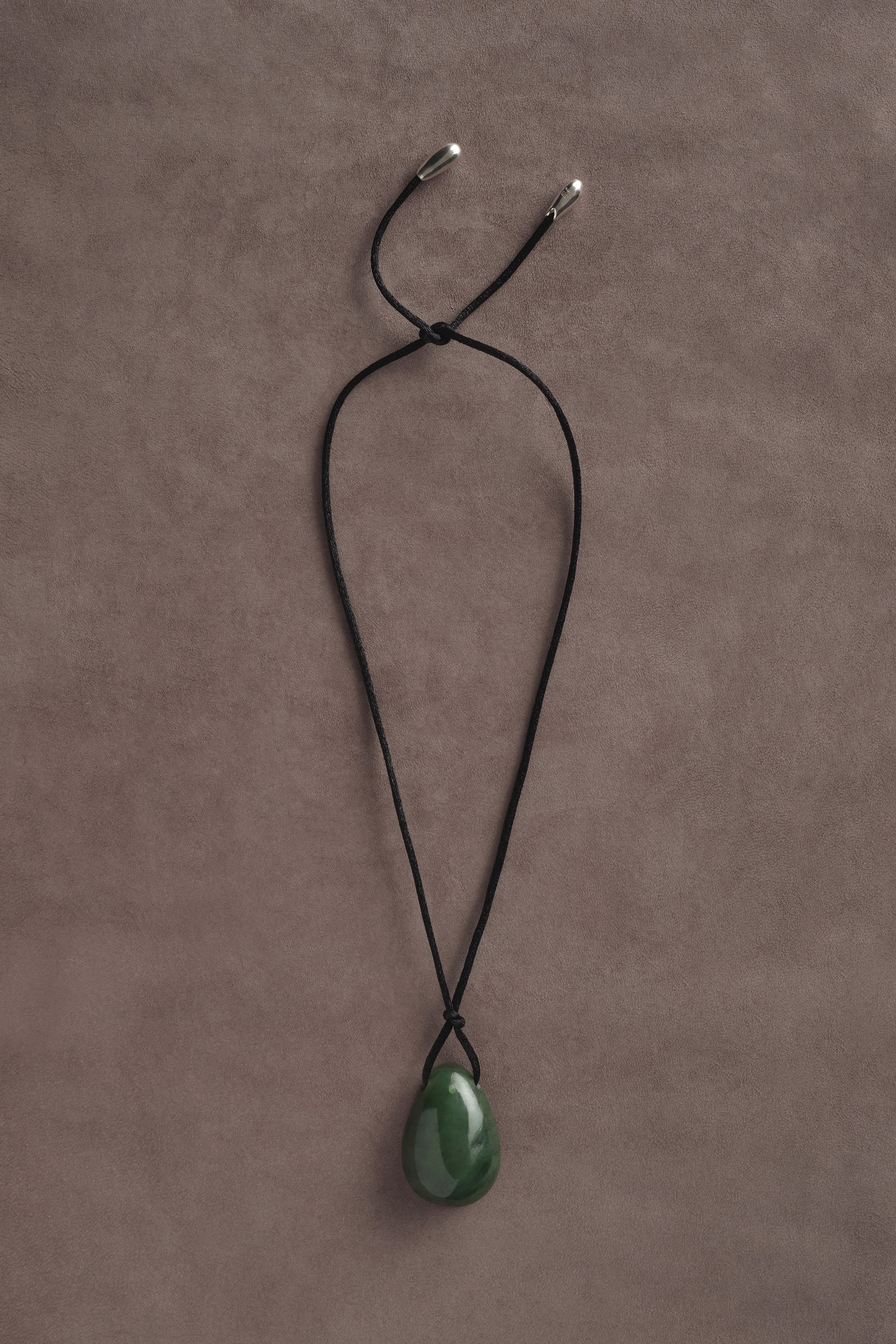 JADE EGG CHOKER