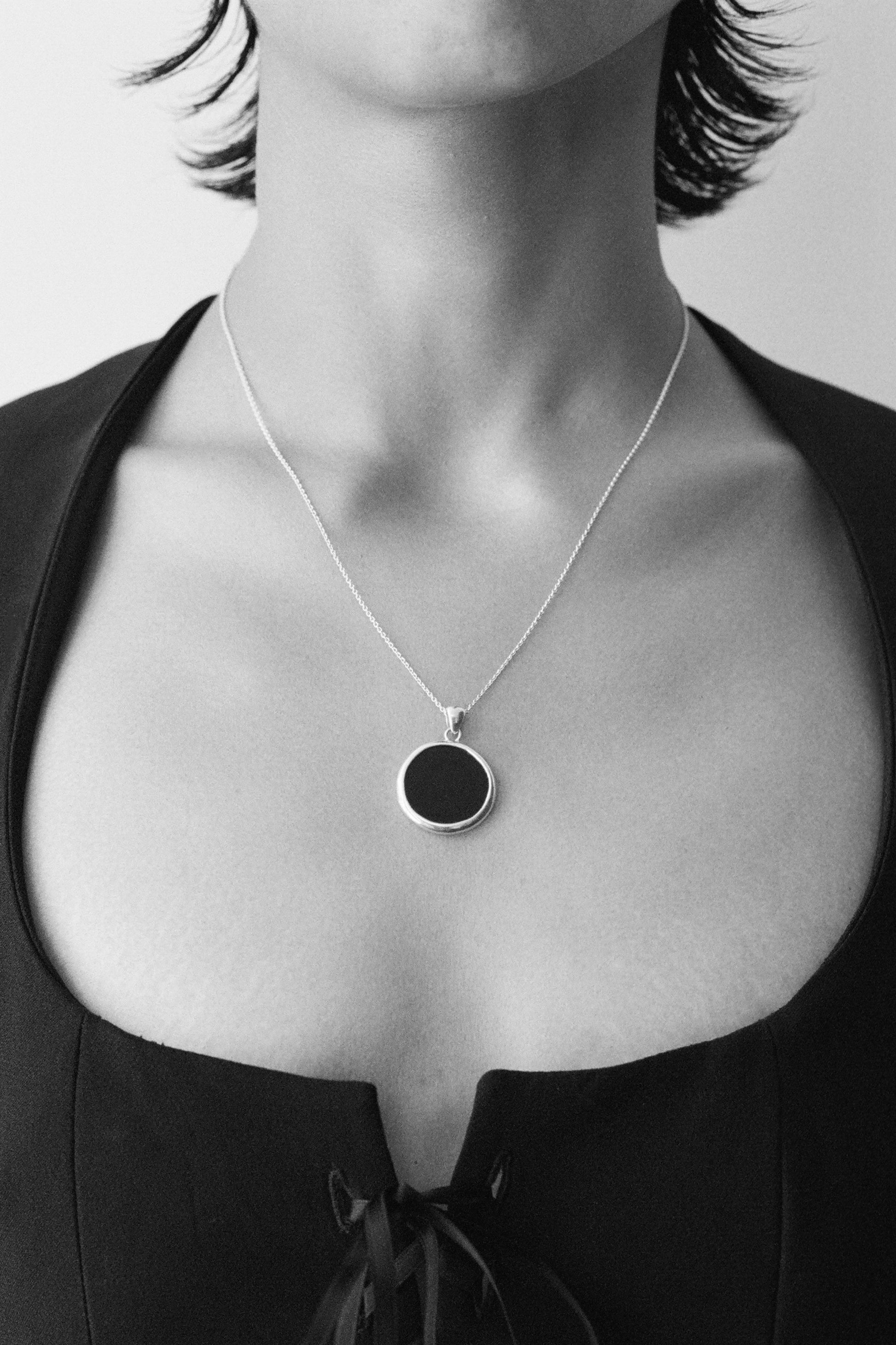 ONYX DEREN PENDANT