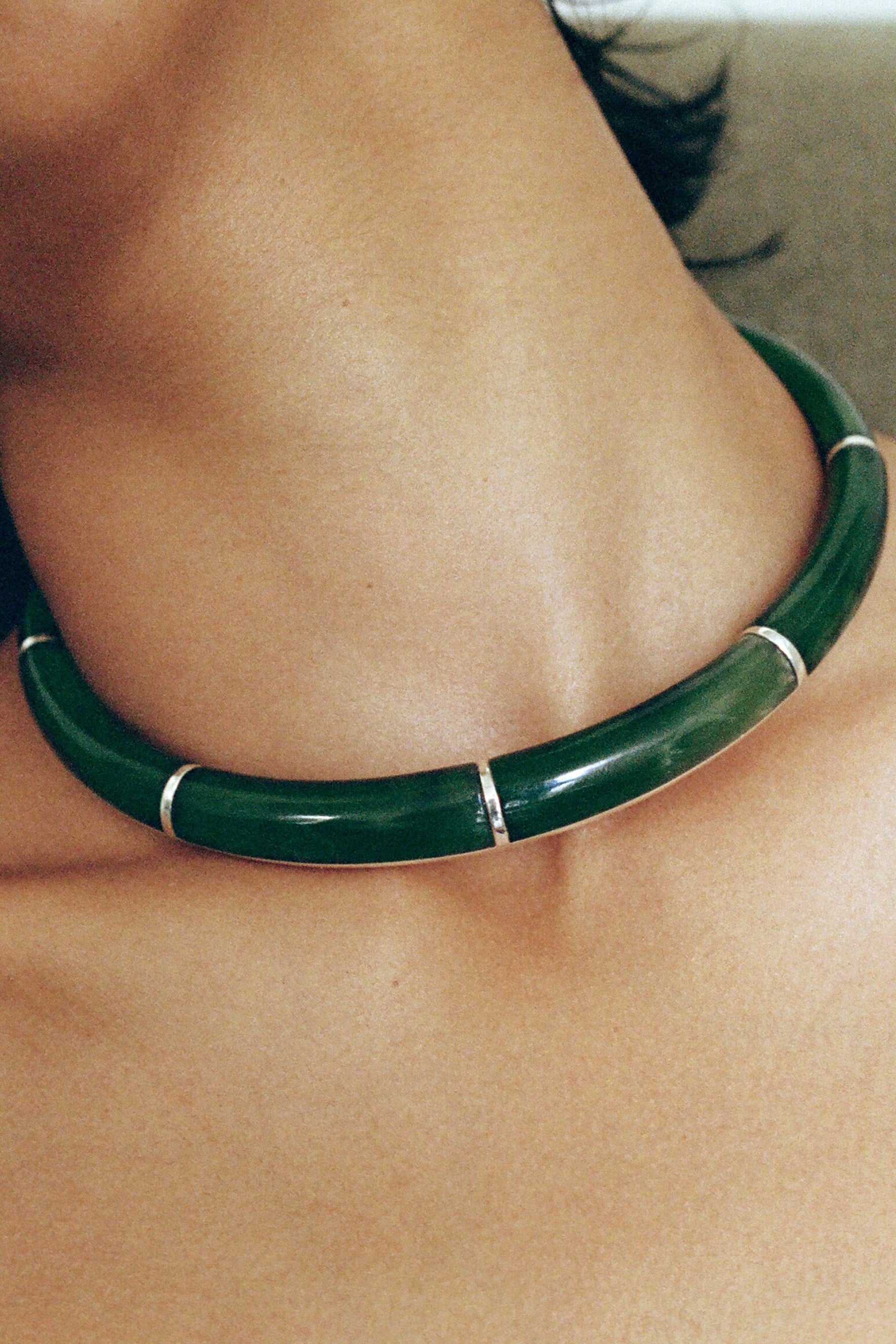 JADE DIVISION COLLAR