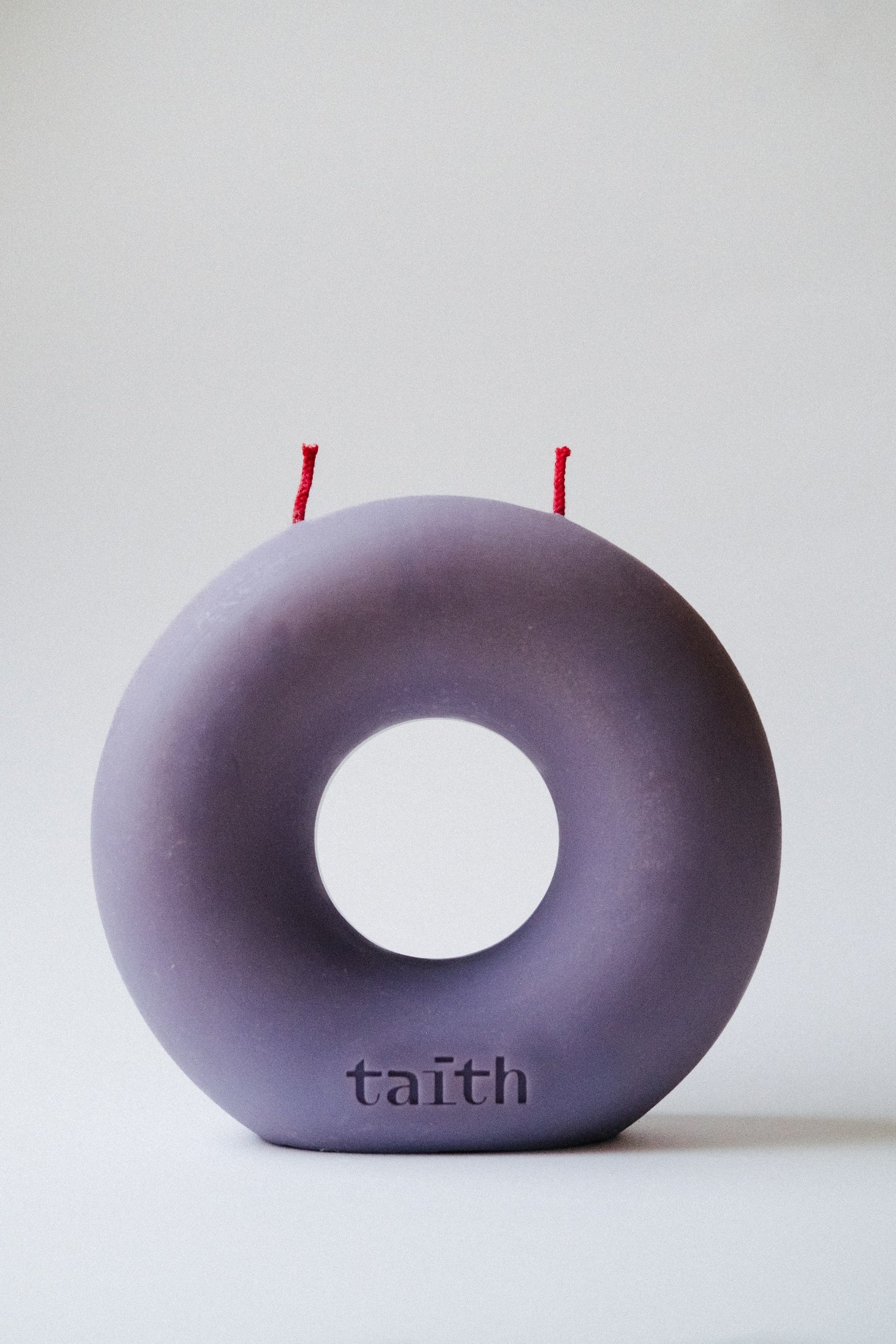 Mo Candle Violet