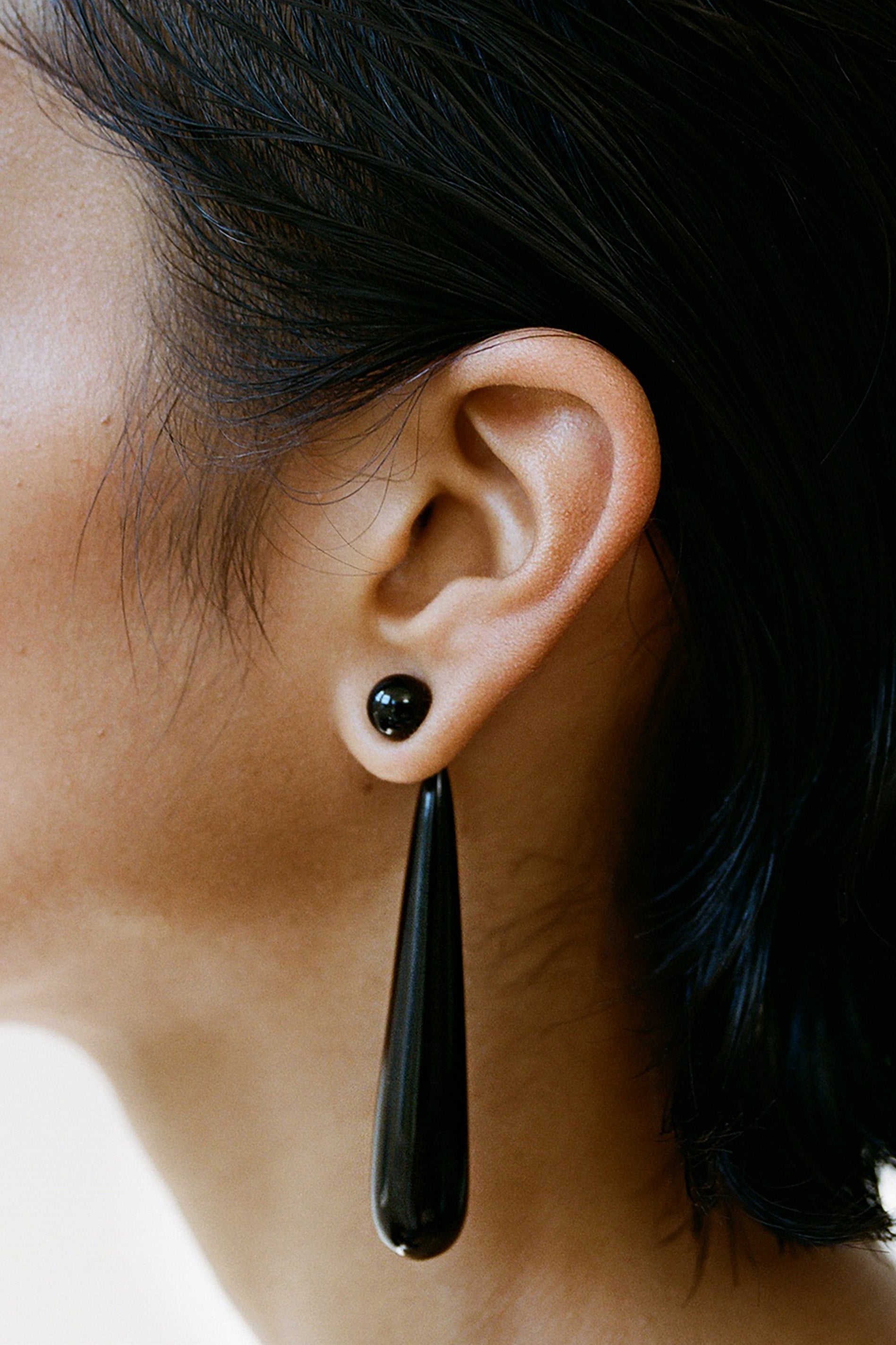 LARGE ANGELIKA EARRINGS IN ONYX