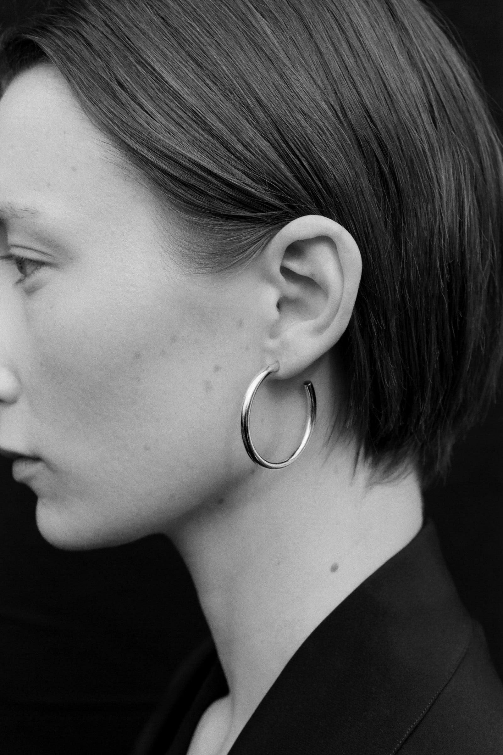 MEDIUM CLARA HOOPS