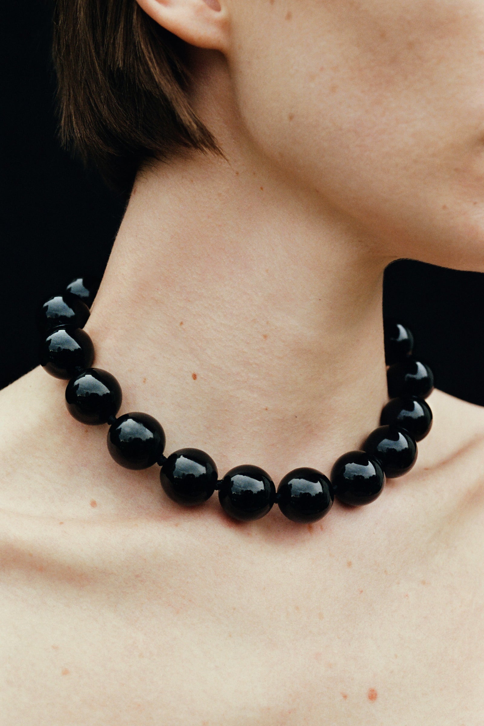 ONYX BOULE COLLAR