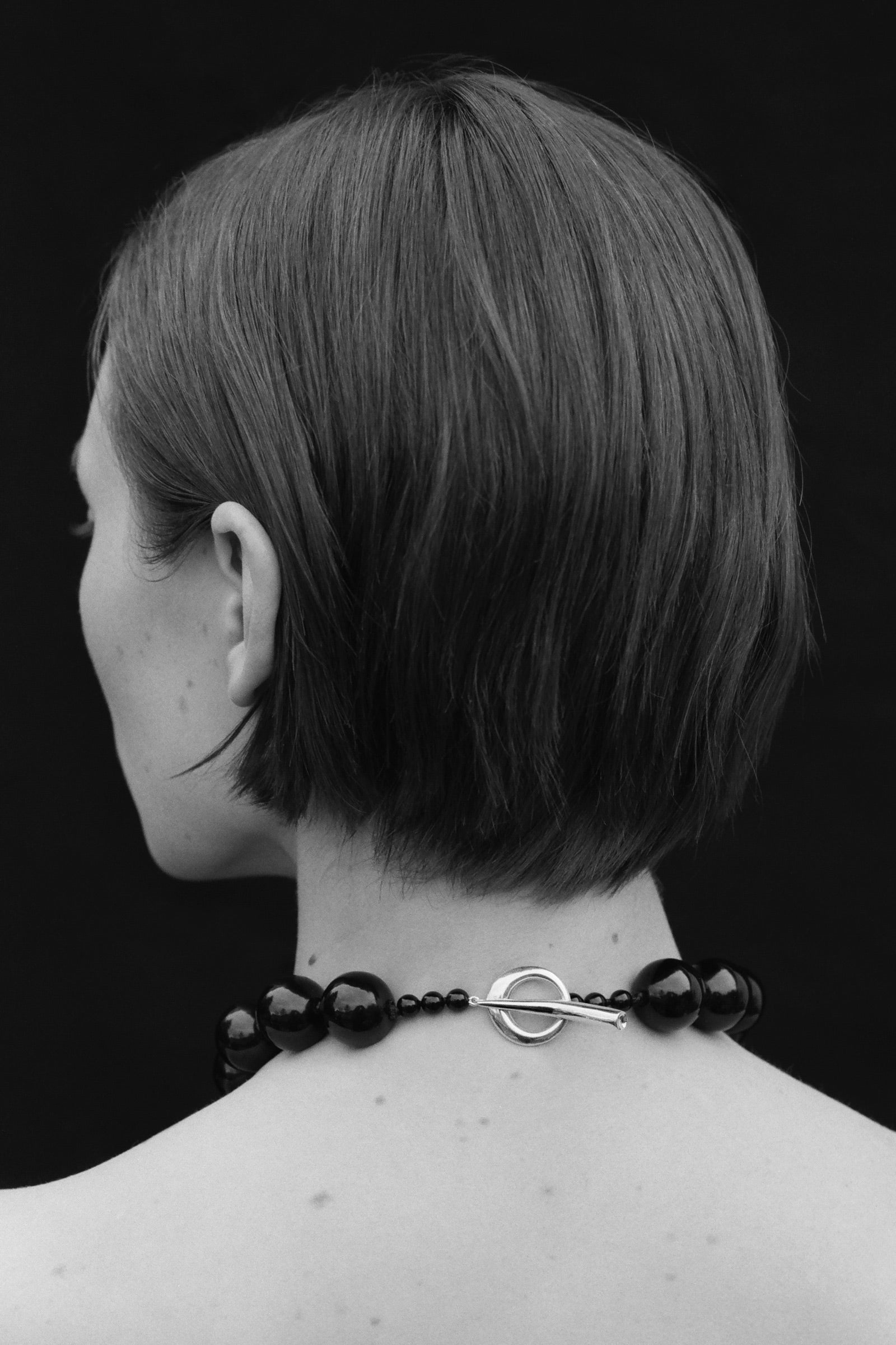 ONYX BOULE COLLAR