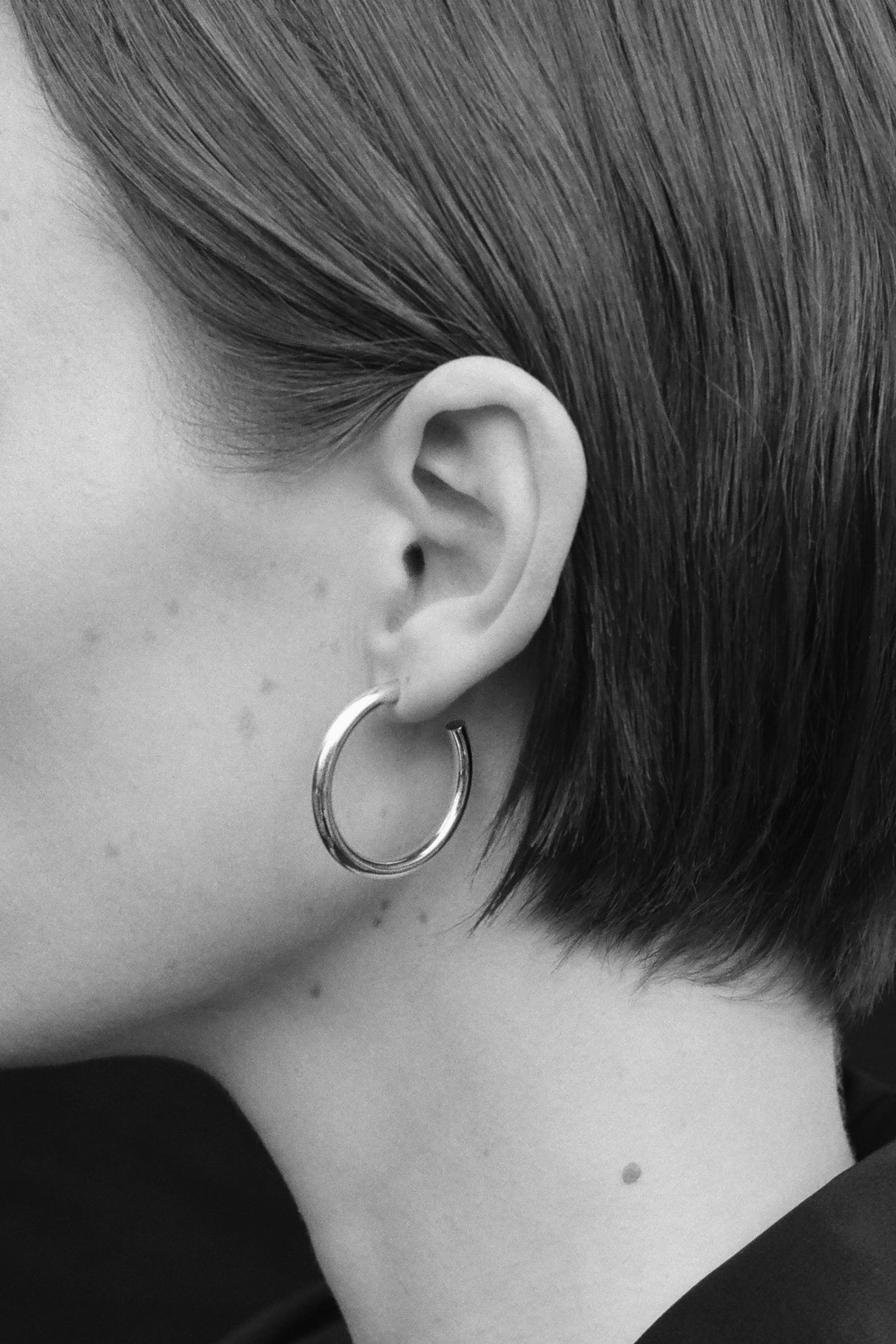 SMALL CLARA HOOPS