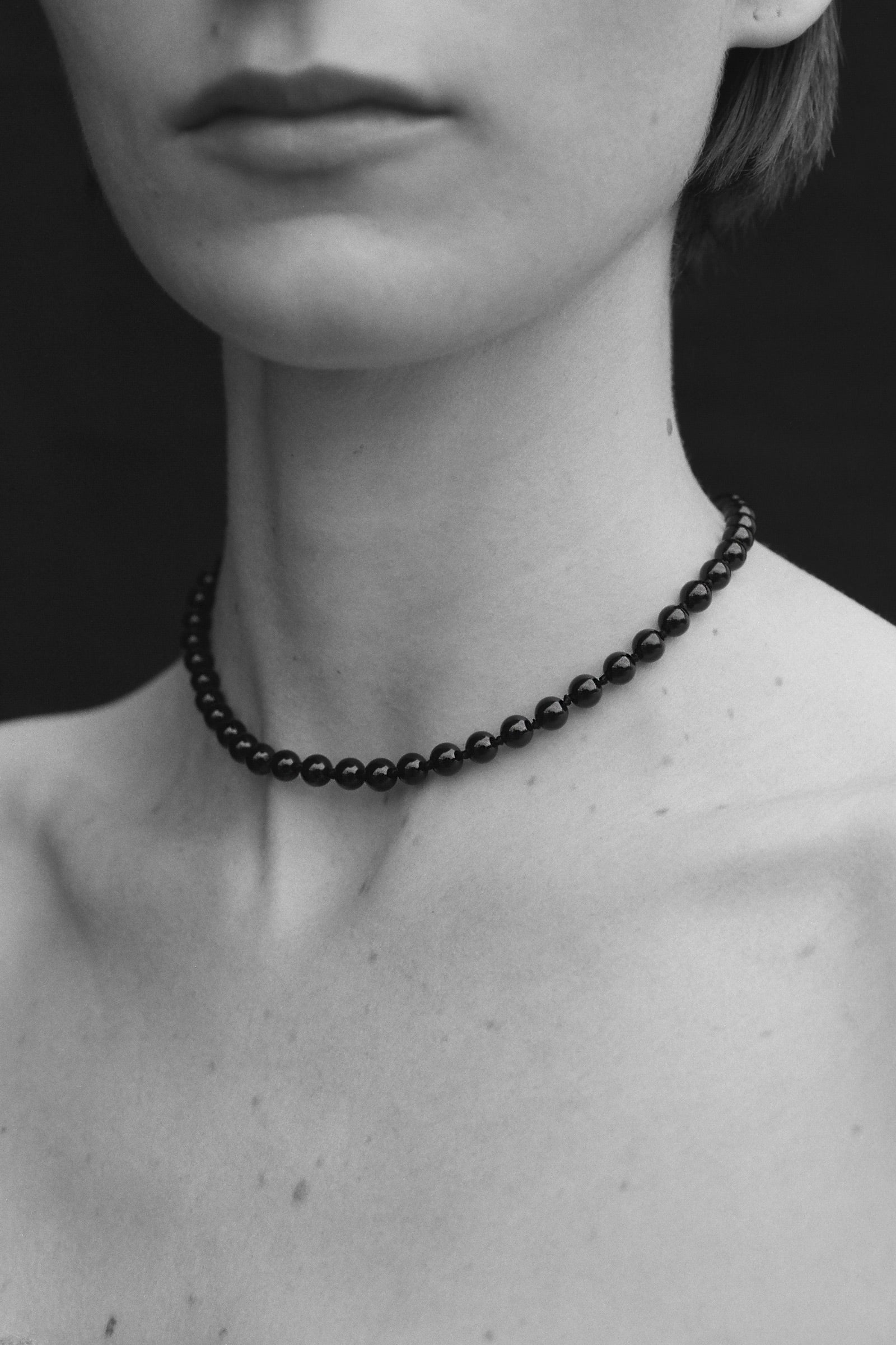 TINY ONYX COLLAR