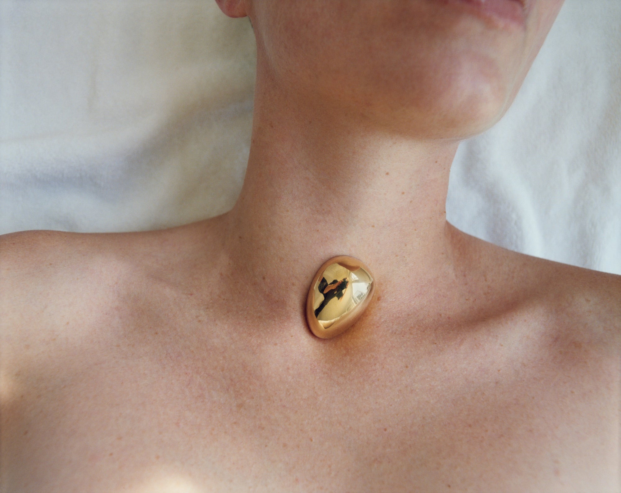 18K GOLD EGG PENDANT